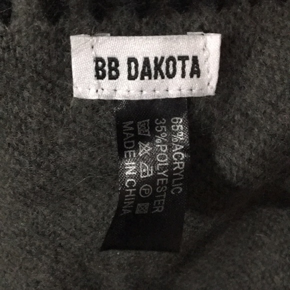 BB Dakota black poncho - Picture 2 of 3